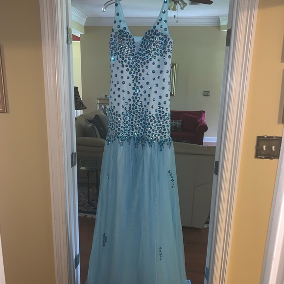 Prom/Pageant/Formal Dress - Picture 2 of 5